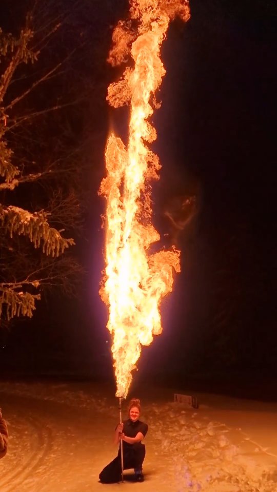 🔥 Quand mon show atteint son apogée… je sors l’arme ultime 🔥
Un lance-flammes surpuissant pour un final spectaculaire qui laisse tout le monde sans voix 😱✨
Vous aussi, vous voulez impressionner vos invités avec un moment inoubliable ?
Offrez-leur une montée d’adrénaline qu’ils ne sont pas prêts d’oublier 🔥
👉 Contactez-moi pour un spectacle hors du commun
#spectacle #showtime #animationevenement #soiree #evenementiel performer feu lanceflammes final wow experienceunique marrakech party eventplanner artduspectacle